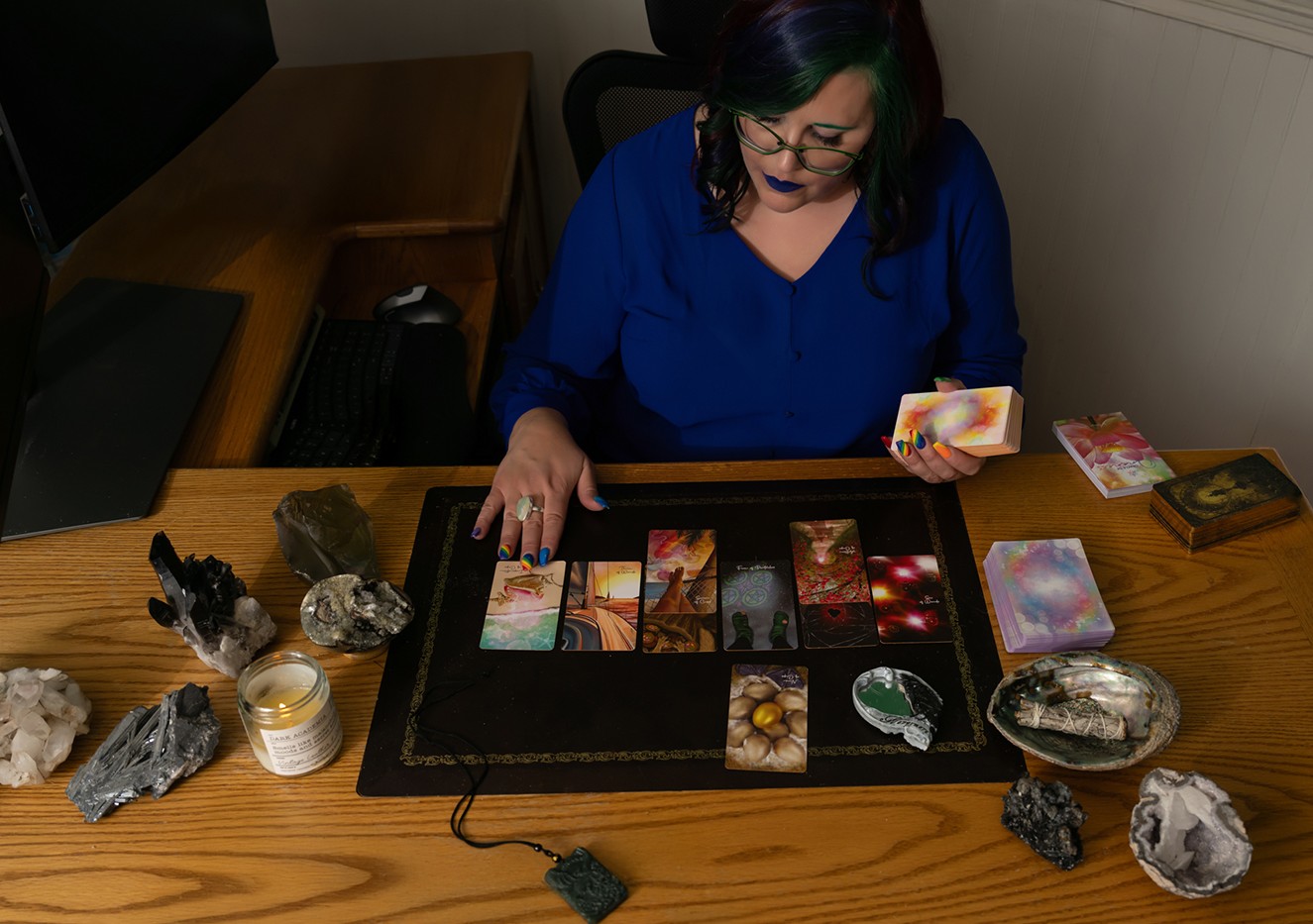 Raven reading tarot